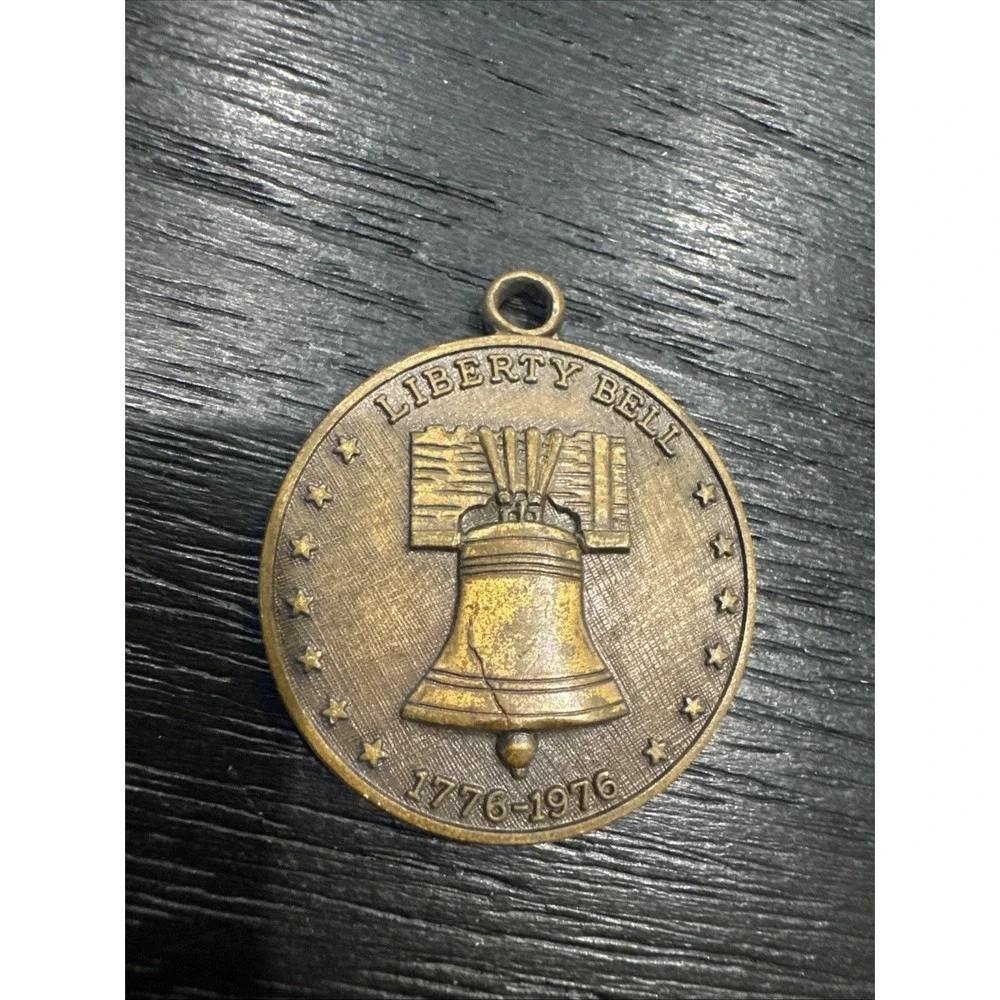 US Liberty Bell GMAC 1776–1976 Bicentennial Bronze Medal Token Pendant Vintage